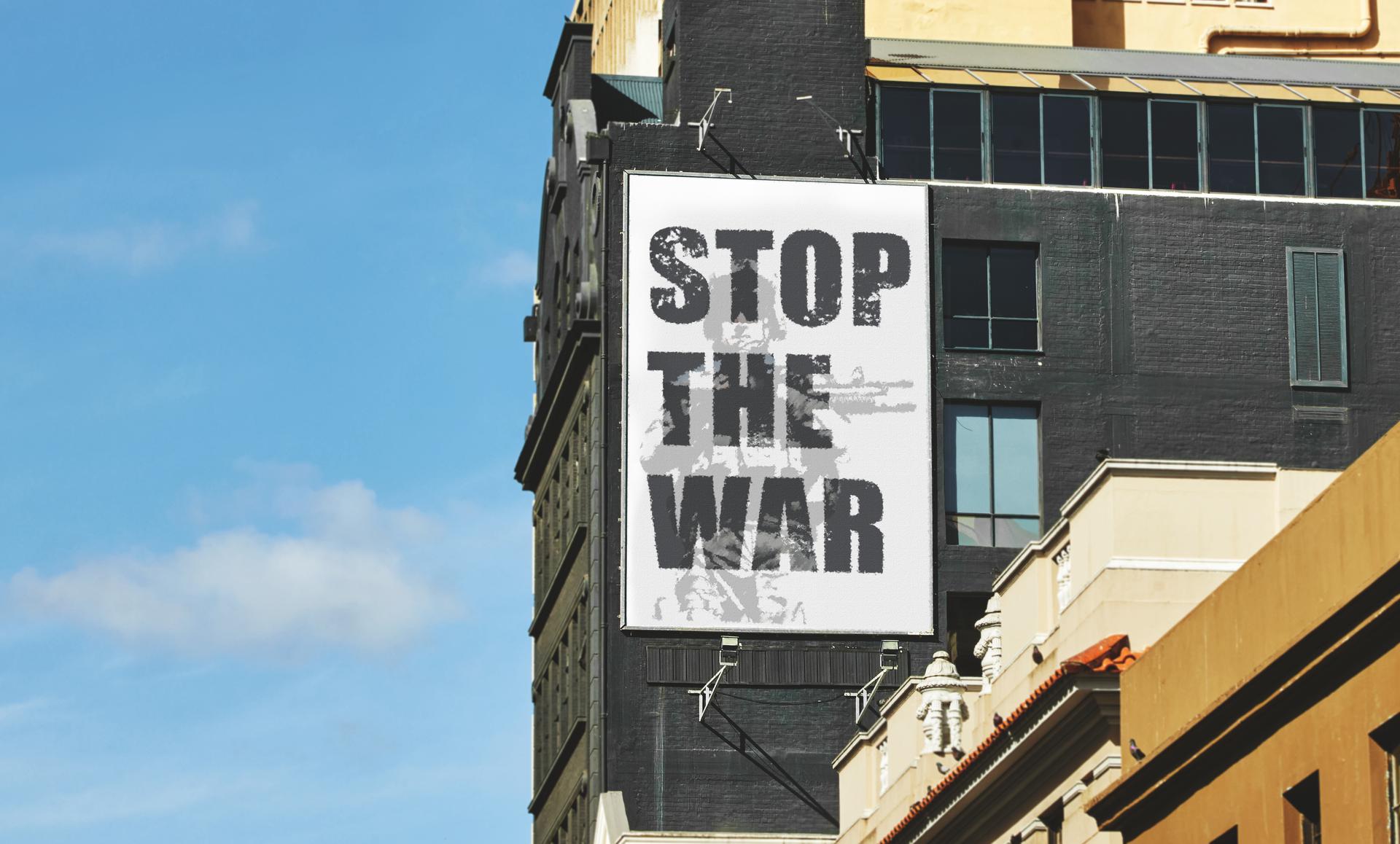 Gebouw met poster stop the war, geopolitiek