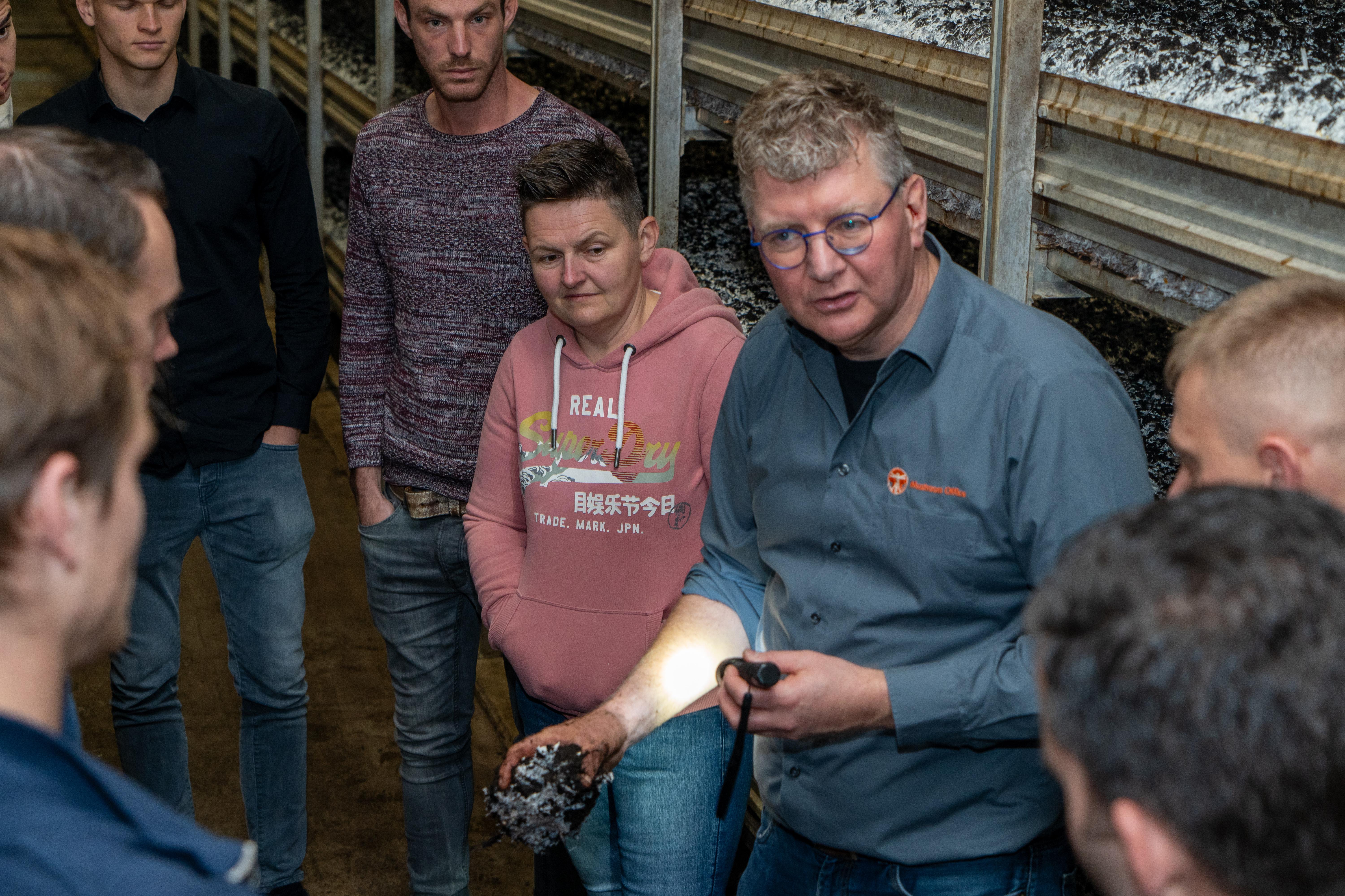 Jonge paddenstoelentelers krijgen les