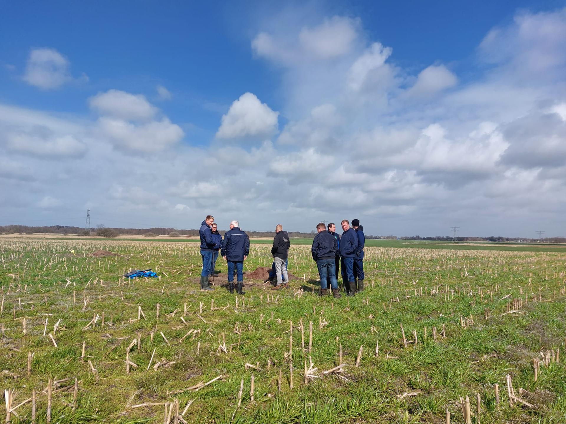 Bijeenkomst met boeren en onderzoeker of bodemadviseur
