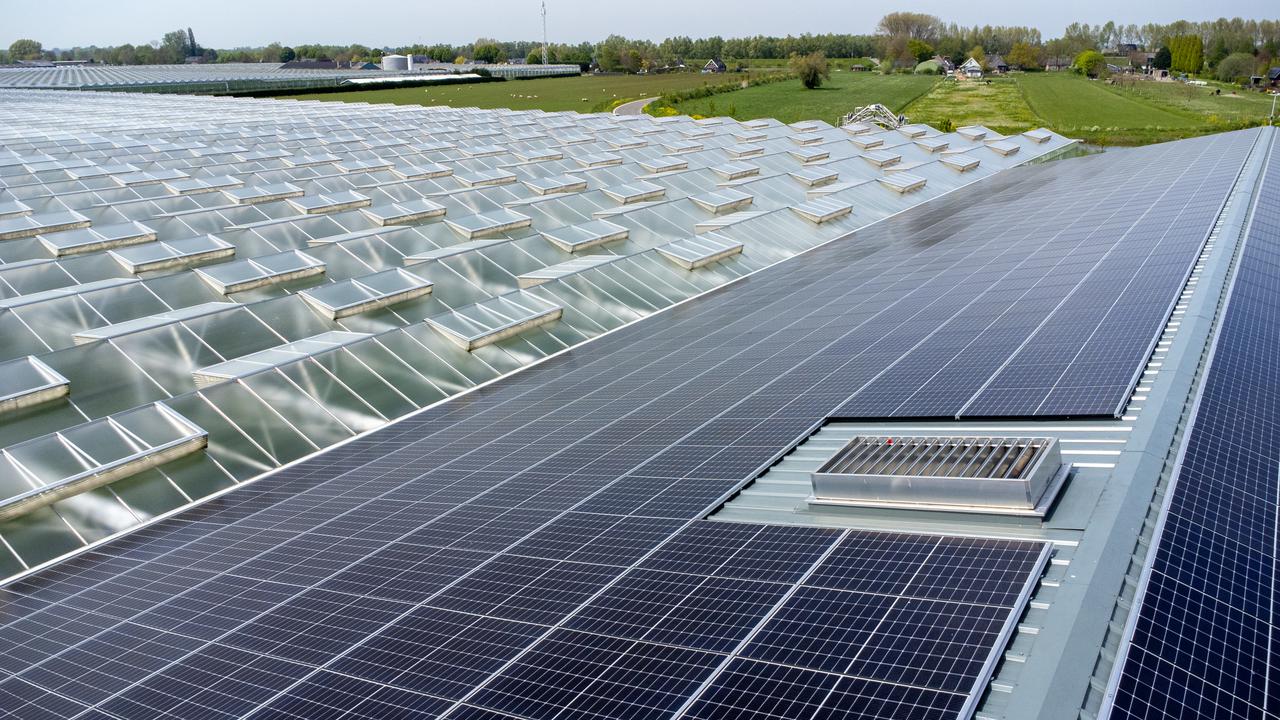Zonnepanelen bij glastuinbouw