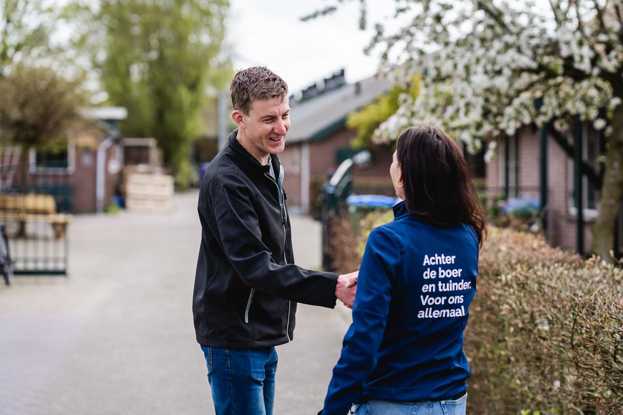 LTO Noord medewerker of bestuurder in gesprek met een lid