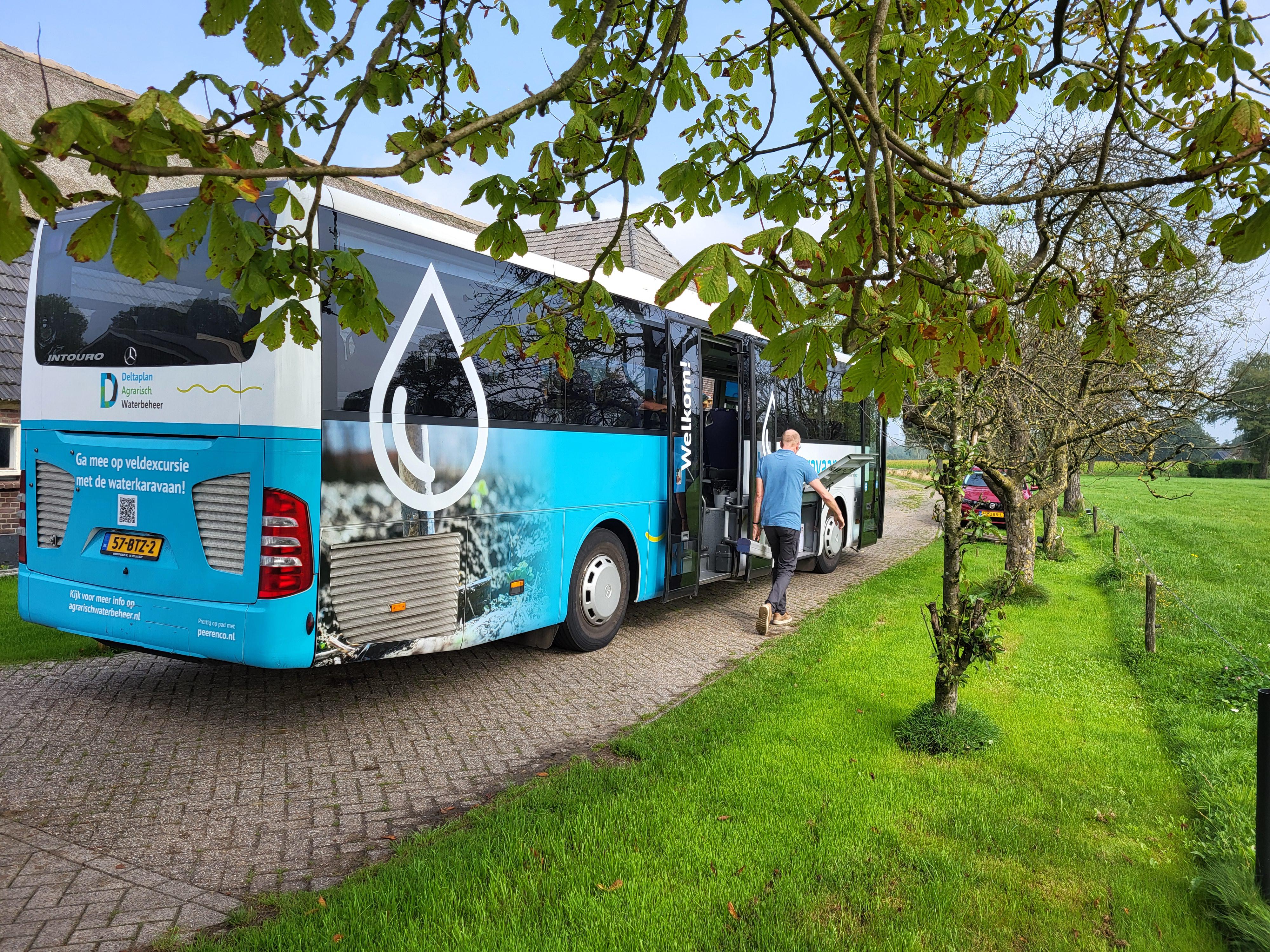 bus op het erf