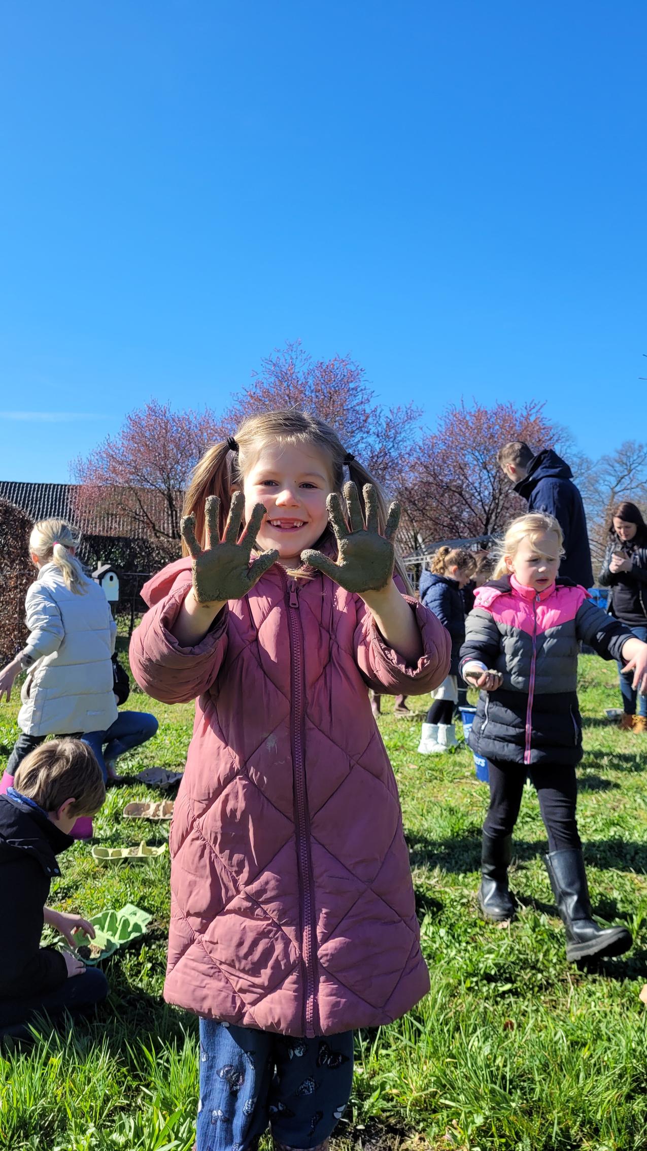 MFL kinderen in een weiland